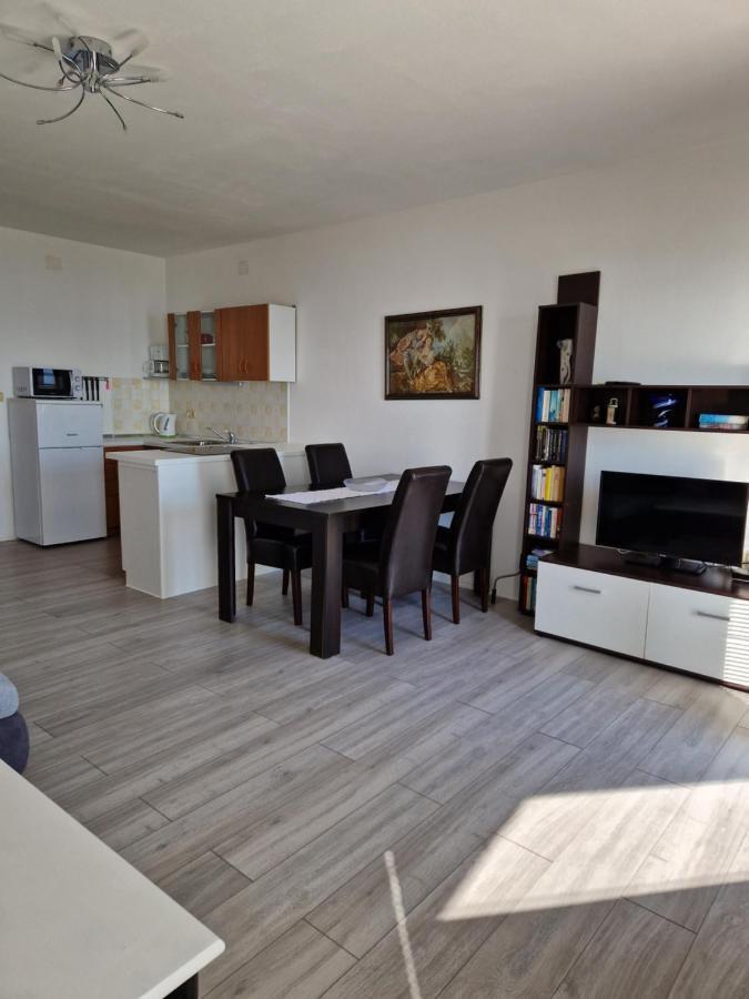 Apartments Velic Crikvenica Bagian luar foto